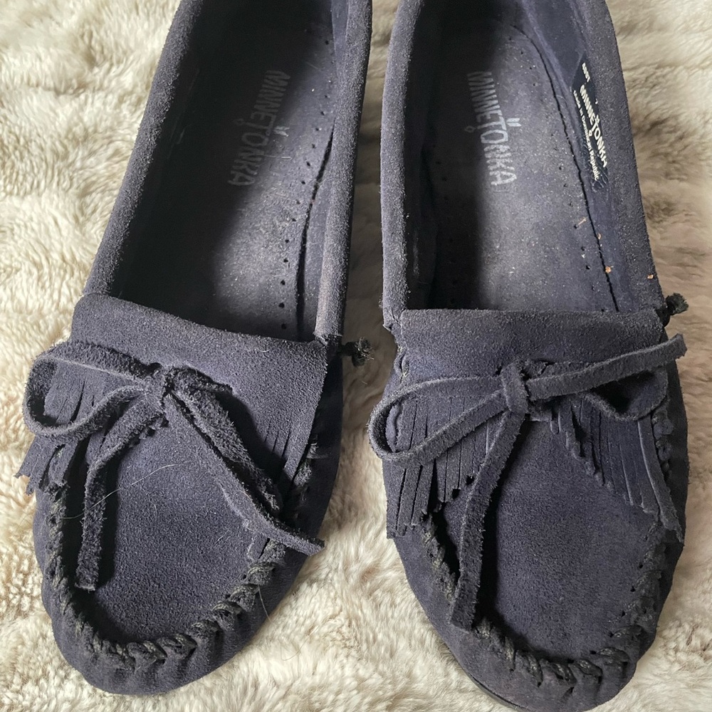 Minnetonka Navy Blue Moccasin Shoes with Suede Finish